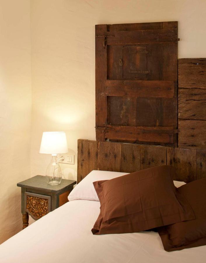 B&B La Rectoria De Sant Miquel De Pineda Sant Felíu de Pallarols Eksteriør billede